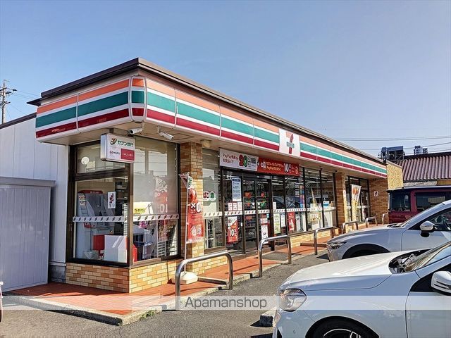 コンビニ　セブンイレブン（コンビニ）まで792m