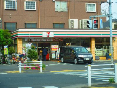 コンビニ　セブンイレブン 江戸川鹿骨4丁目店（コンビニ）まで215m