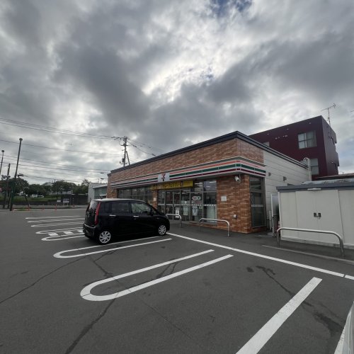 コンビニ　セブンイレブン 室蘭高砂1丁目店（コンビニ）まで663m