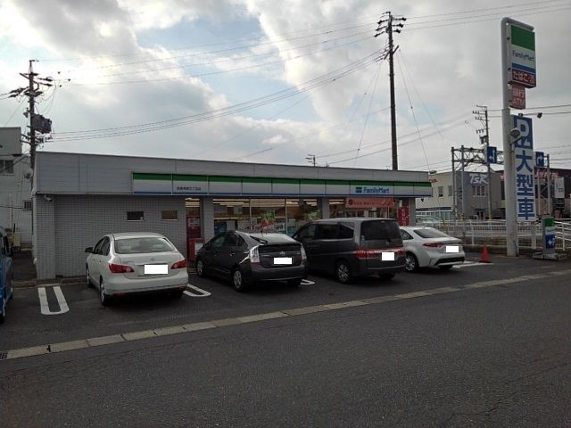 コンビニ　ファミリーマート寺家５丁目店（コンビニ）まで450m