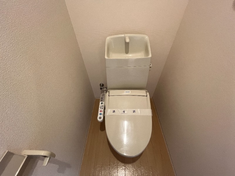トイレ　※別号室の写真です