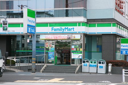 コンビニ　ファミリーマート 辰巳町店（コンビニ）まで575m