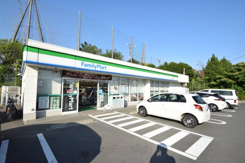 コンビニ　ファミリーマート深谷中学校前店（コンビニ）まで515m