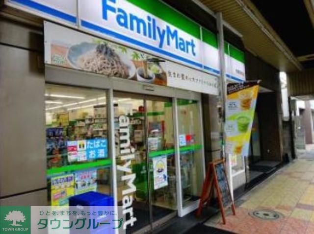 コンビニ　ファミリーマート（コンビニ）まで140m