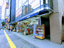 ドラックストア　ココカラファイン 西台駅前店（ドラッグストア）まで685m