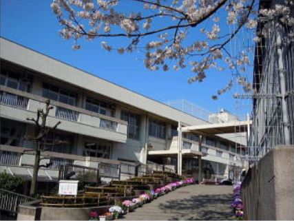 小学校　調布市立滝坂小学校（小学校）まで217m