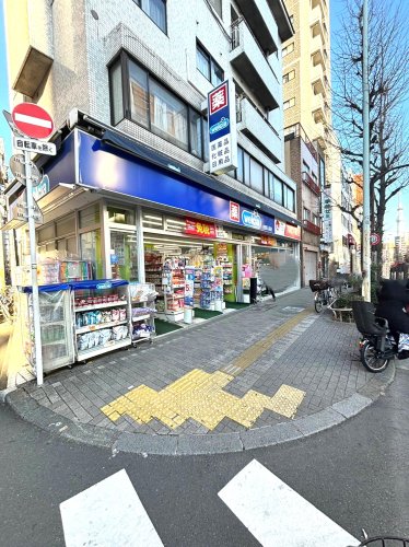 ドラックストア　ウエルシア台東入谷店（ドラッグストア）まで67m