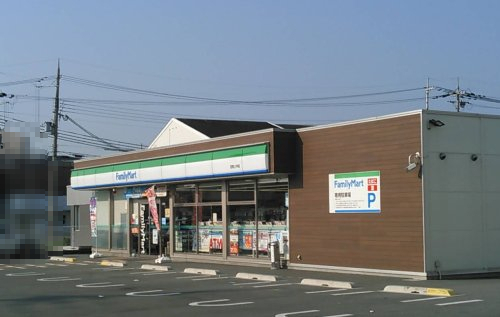 コンビニ　ファミリーマート 加東上中店（コンビニ）まで622m