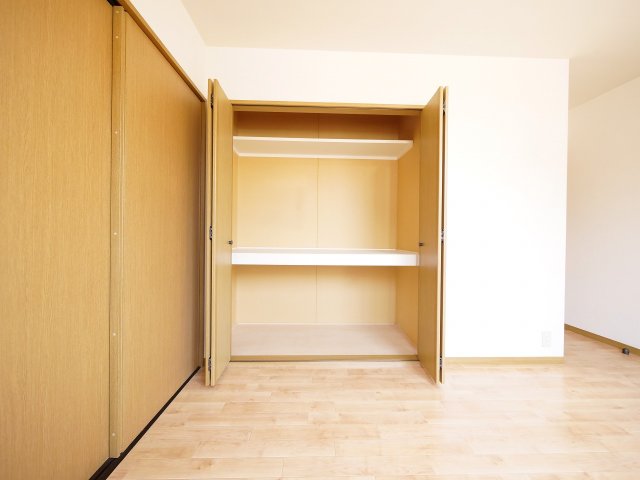 収納　※写真は別の部屋のものです。