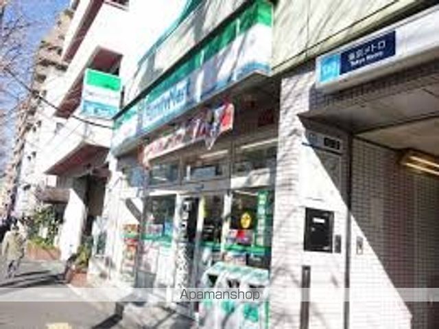 その他　【コンビニエンスストア】ファミリーマート　本駒込駅前店（その他）まで422m