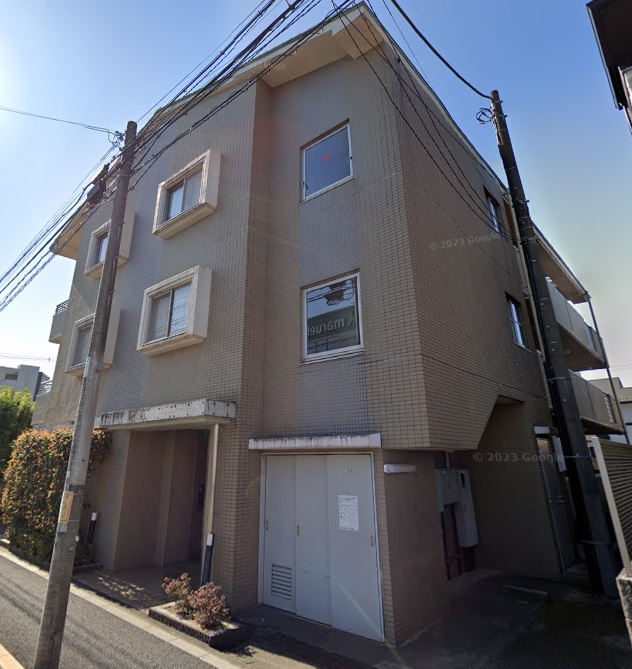 建物外観　☆３階建ての１階☆