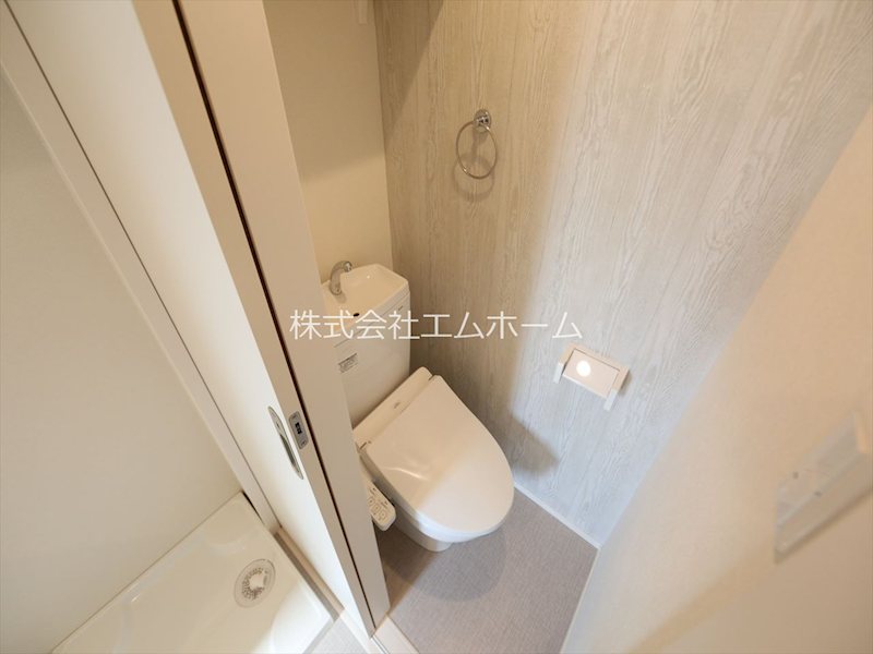 トイレ　温水洗浄暖房便座付トイレ