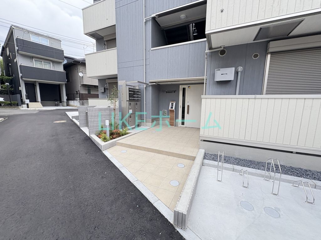 エントランス　駐車場