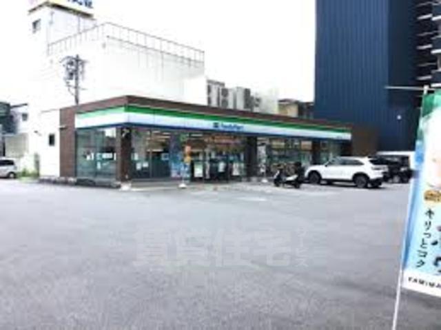 コンビニ　ファミリーマート　城西三丁目（コンビニ）まで412m