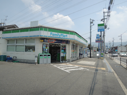 コンビニ　ファミリーマート 八尾堤町店（コンビニ）まで412m