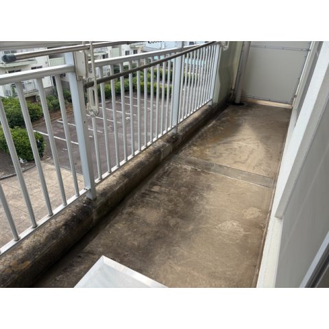 バルコニー　陽当たり良好なバルコニーです