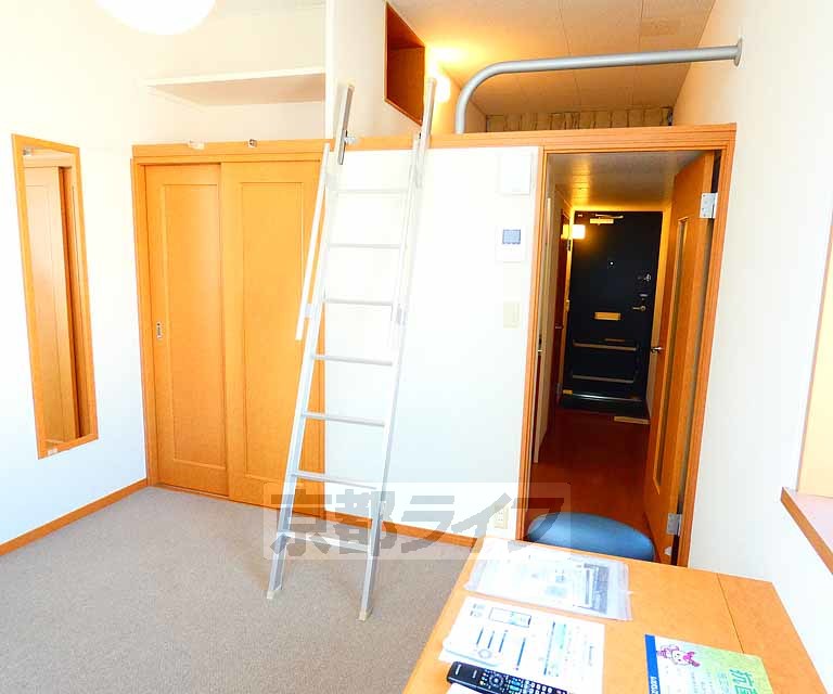 レオパレスアジェル岩倉南の居間写真