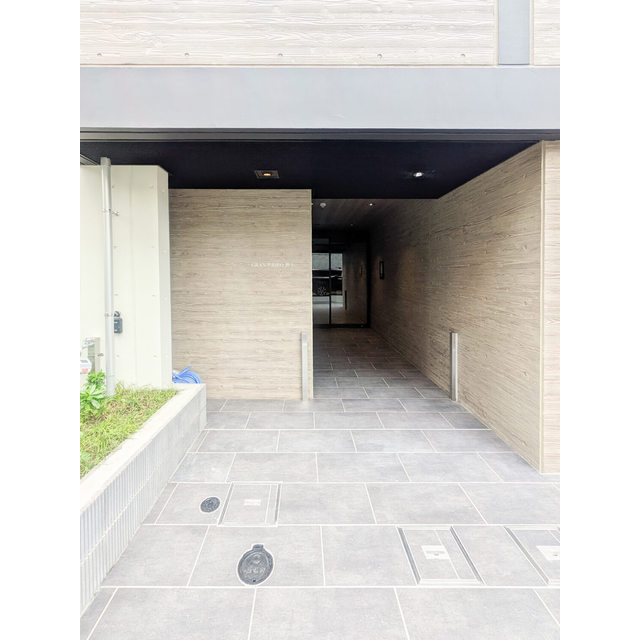 エントランス　建物の内部です