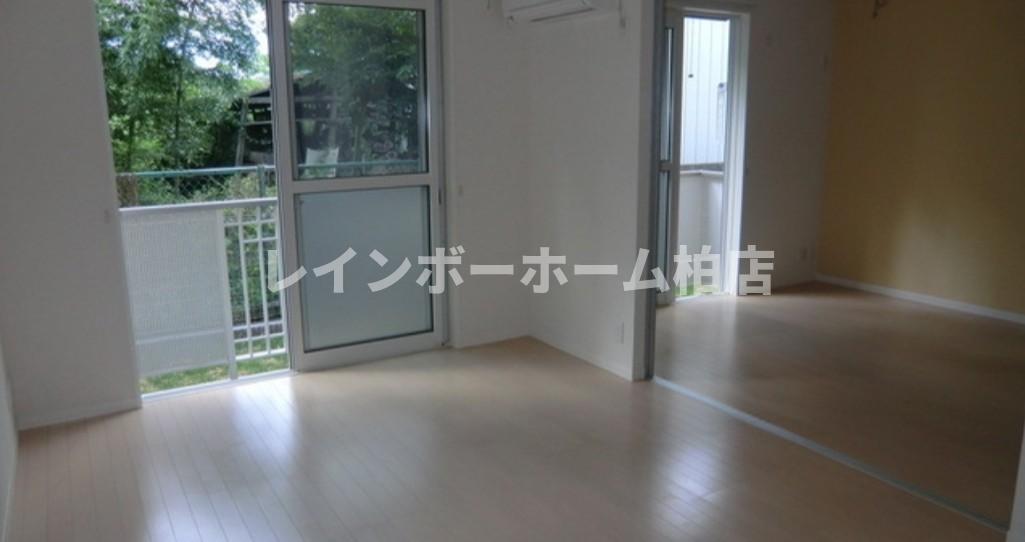 その他部屋・スペース　洋室からのLDKです