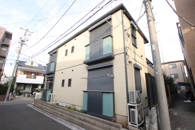 建物外観　２００１年完成の２階建てアパートです！