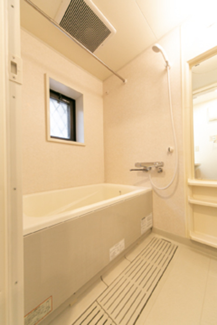 バス・シャワールーム　※写真は同タイプ住戸です。