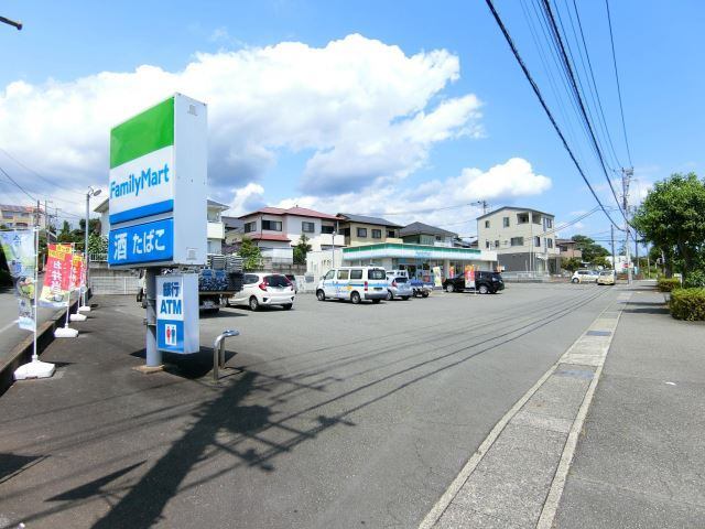 コンビニ　ファミリーマート富士見台店（コンビニ）まで712m
