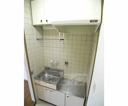 地下鉄烏丸線 北山駅 徒歩15分 2階建 築34年のキッチン写真