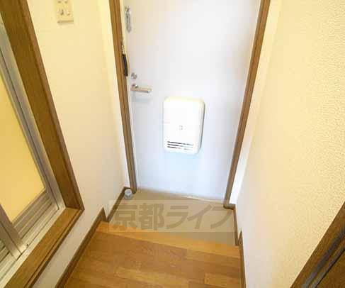 地下鉄烏丸線 北山駅 徒歩15分 2階建 築34年の玄関写真