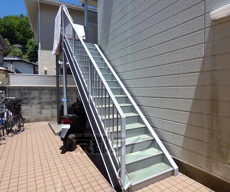 地下鉄烏丸線 北山駅 徒歩15分 2階建 築34年の外観写真