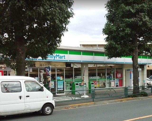 コンビニ　ファミリーマート上鷺宮二丁目店（コンビニ）まで737m