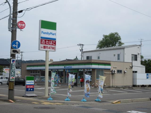 コンビニ　ファミリーマート金沢乙丸町店（コンビニ）まで217m