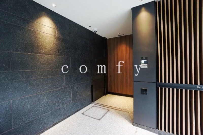 エントランス　オートロック付きエントランス