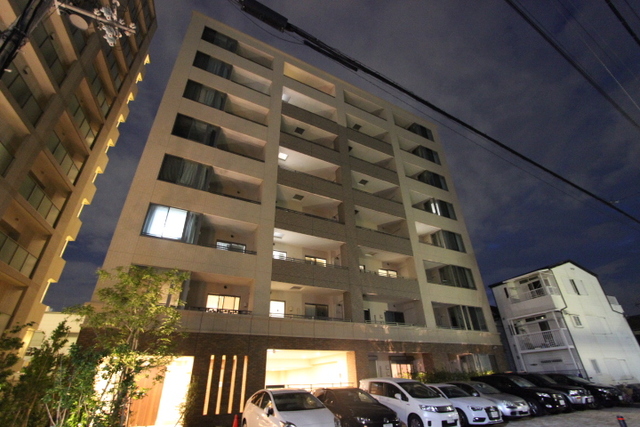 建物外観　夜間に撮影しました