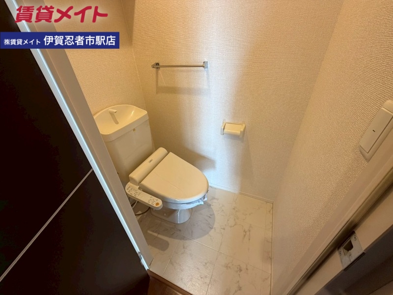 トイレ　同型参考写真