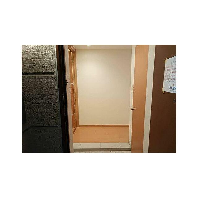 玄関　共有部からの室内