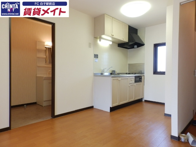 居室・リビング　同物件別部屋写真