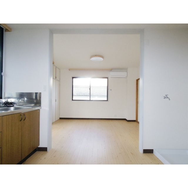 フォレストマンション房山の居間写真
