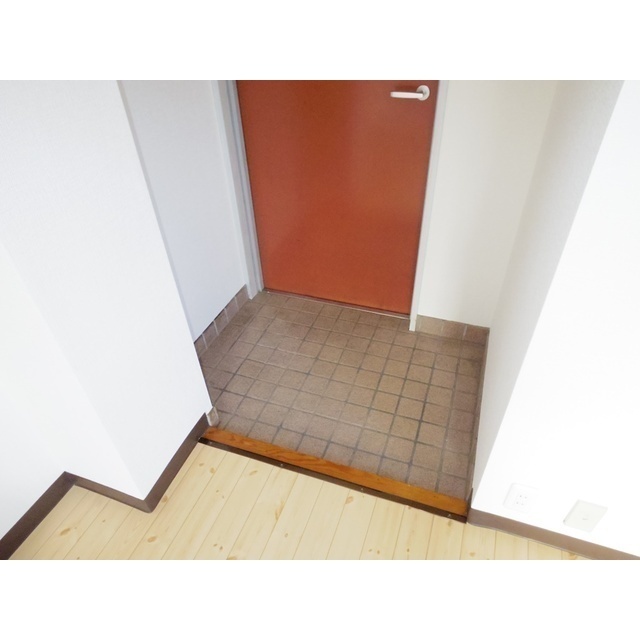 フォレストマンション房山の玄関写真