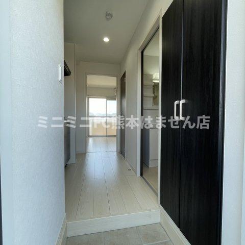 玄関　※写真は別号室のものですので現状優先とさせていただきます