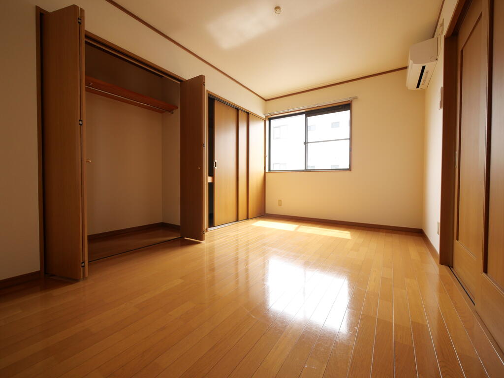 その他　洋室にはクローゼットも完備しています(*^_^*)