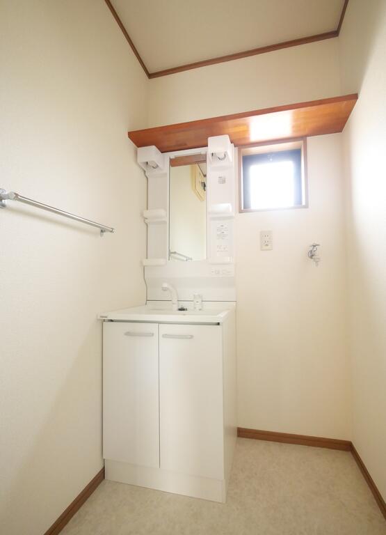 洗面設備　便利なシャワー付き洗面台(*^_^*)