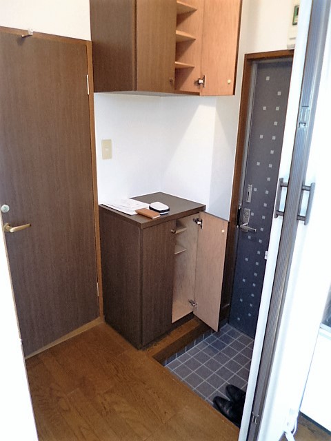 玄関　玄関にはシューズボックス付です
