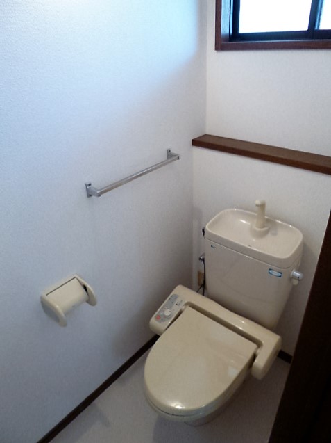 トイレ　ウォシュレット付トイレ　窓有
