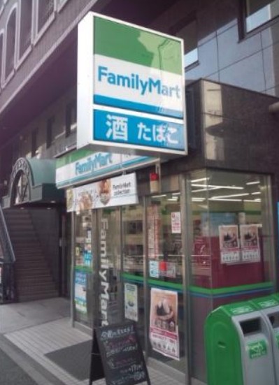 コンビニ　ファミリーマート代々木駅西店（コンビニ）まで220m