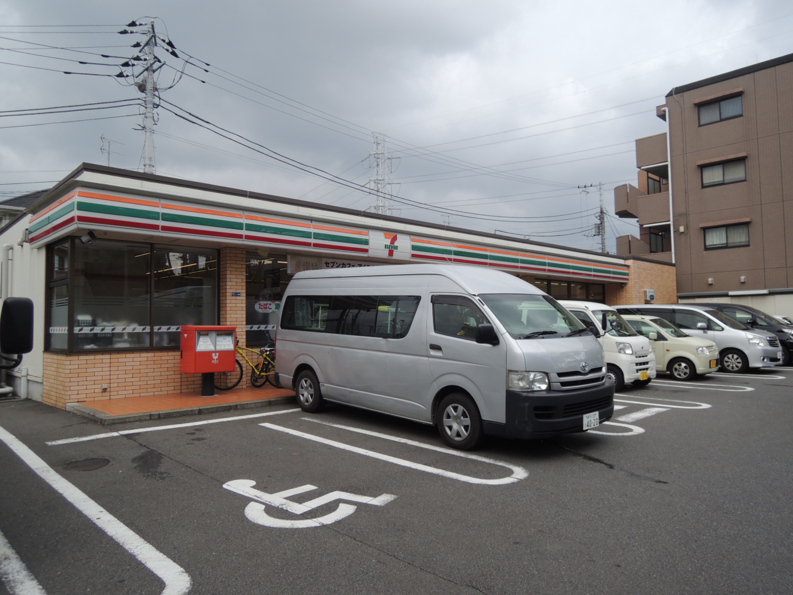 コンビニ　セブンイレブン横浜荏田南1丁目店（コンビニ）まで180m