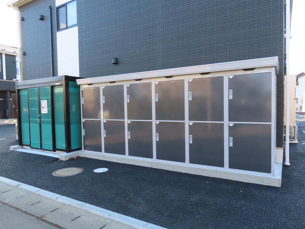 その他設備　敷地内ゴミ捨て場＆物置