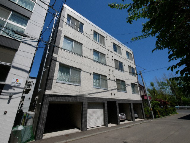 札幌市北区北二十七条西のマンションの建物外観