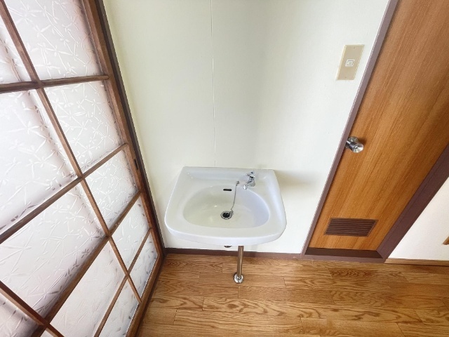 洗面設備　洗面台もございます（給湯無し）