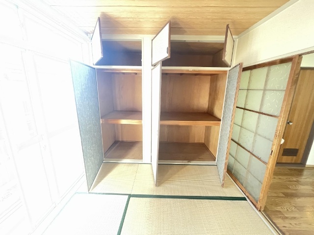 収納　押入タイプの深さのある収納