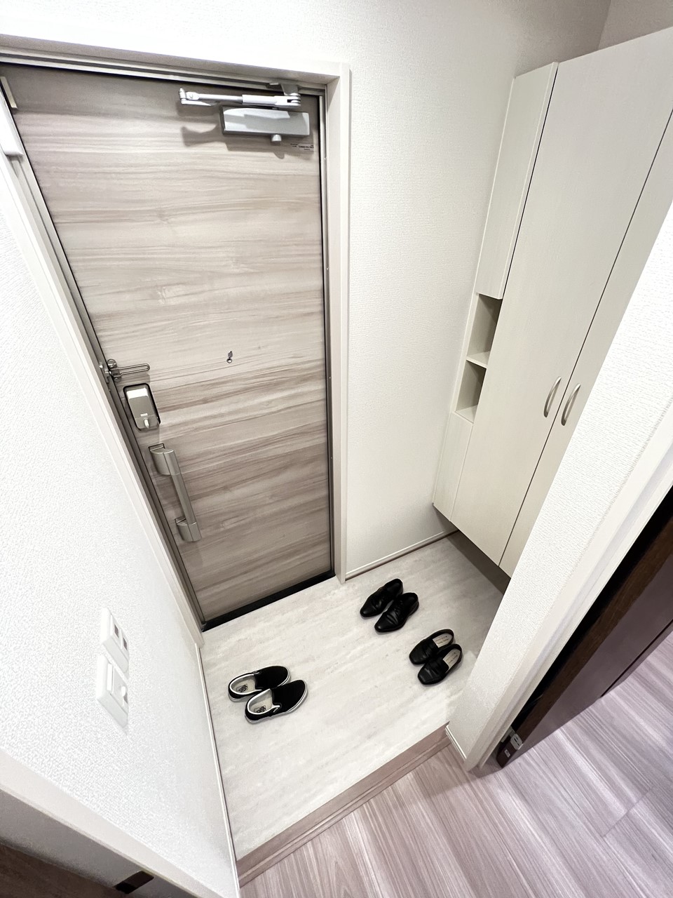 玄関　※同物件、別部屋の写真です。